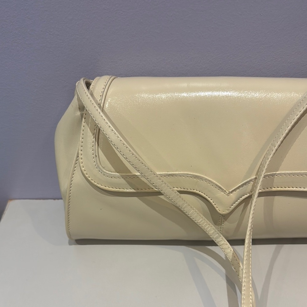 Elegant Cream Shoulder Bag - Picture 2 of 9